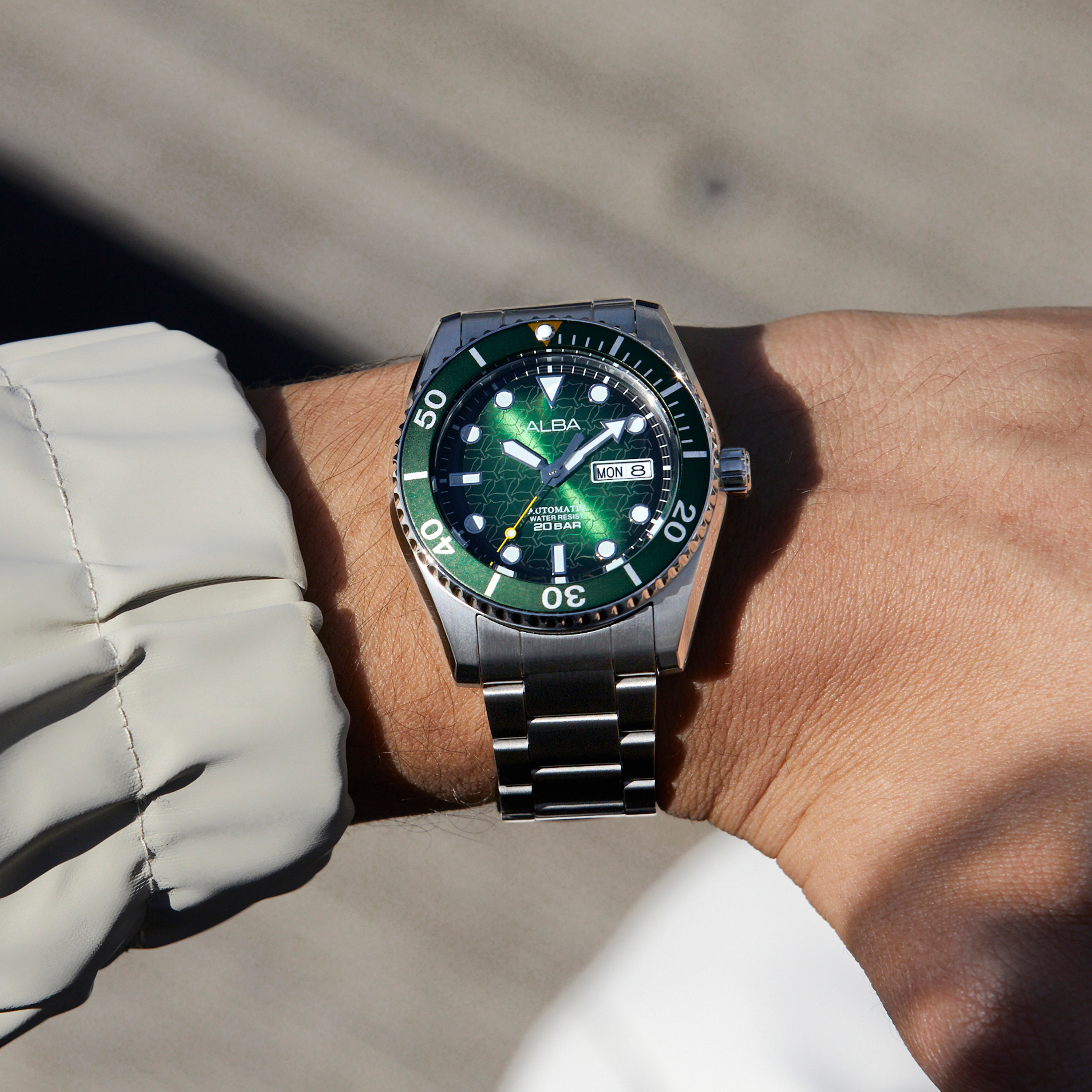 Alba Stainless Steel Men's Analog Wristwatch Al4437X1, Dial Color-Green, Band Color-Silver