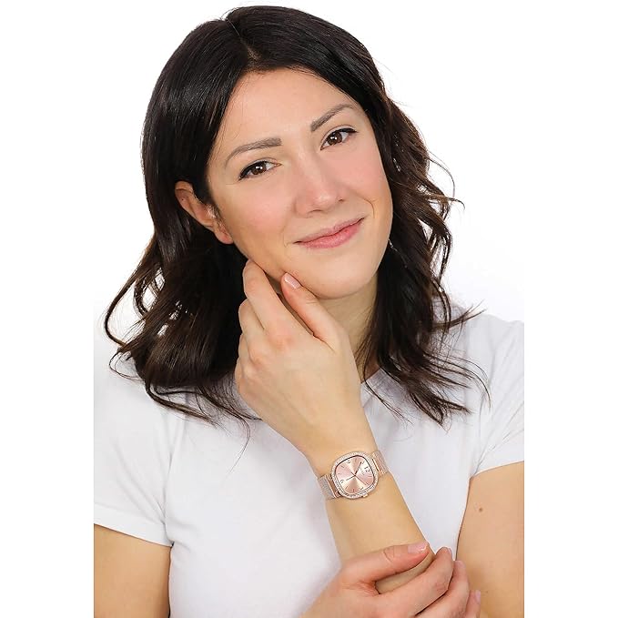 GUESS Womens 32 mm Tapestry Champagne Dial Stainless Steel Analog Watch