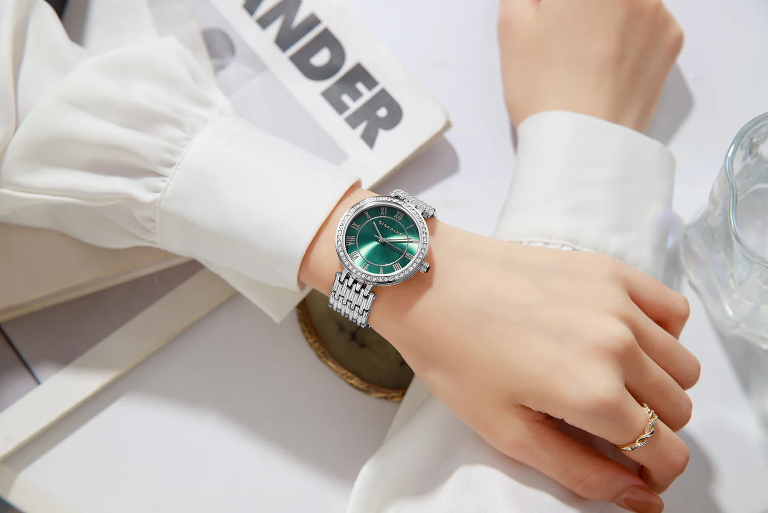 Giordano Eleganza Collection Watch for Women with Stainless Steel Strap and Crystal Embellished Bezel