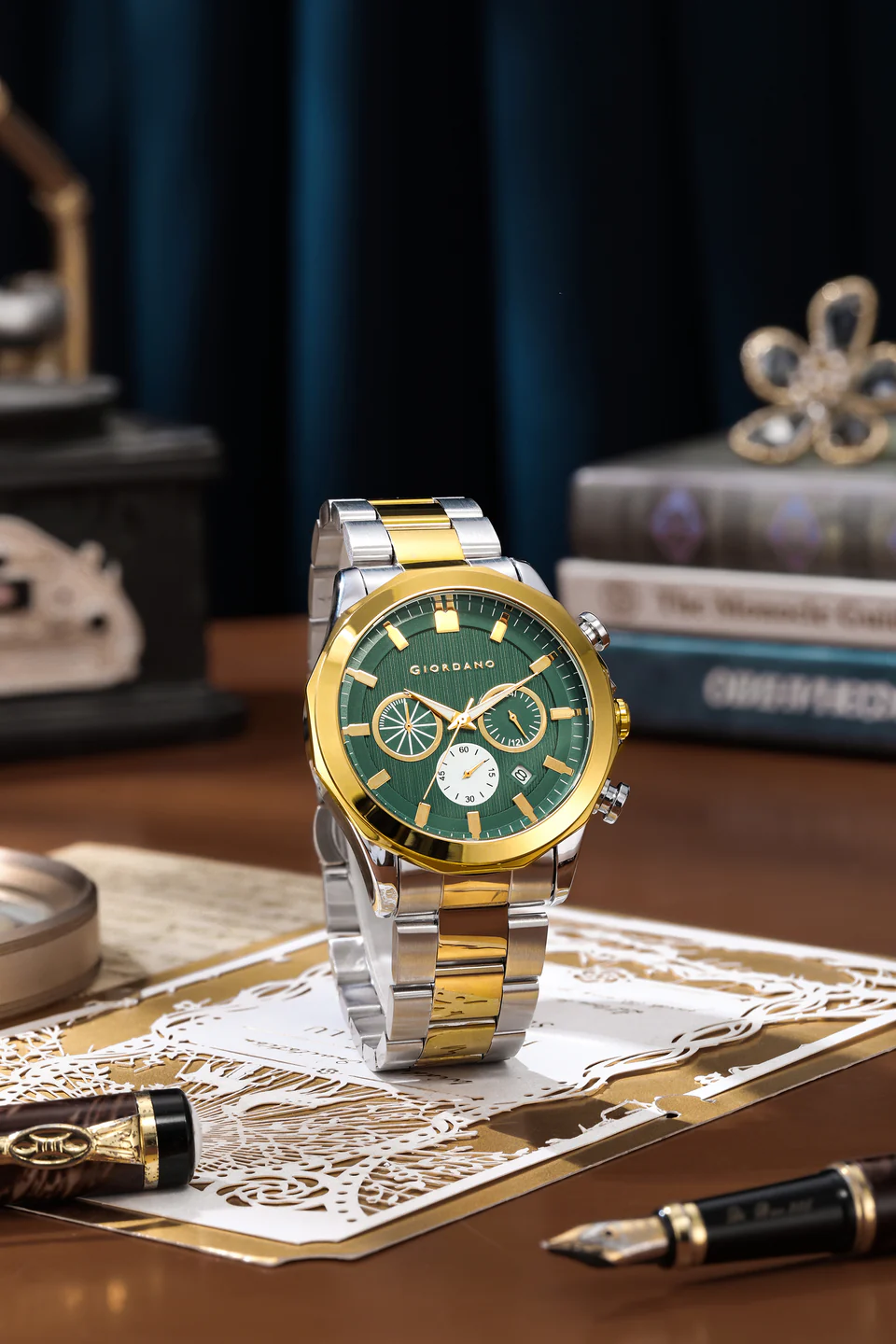 Giordano Analog Quartz Watch for Men with Round Green Textured Dial, Multifunction Sub-Dials, Date Display and Silver & Gold Two-Tone Stainless Steel Strap