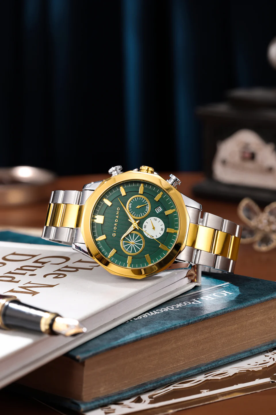 Giordano Analog Quartz Watch for Men with Round Green Textured Dial, Multifunction Sub-Dials, Date Display and Silver & Gold Two-Tone Stainless Steel Strap