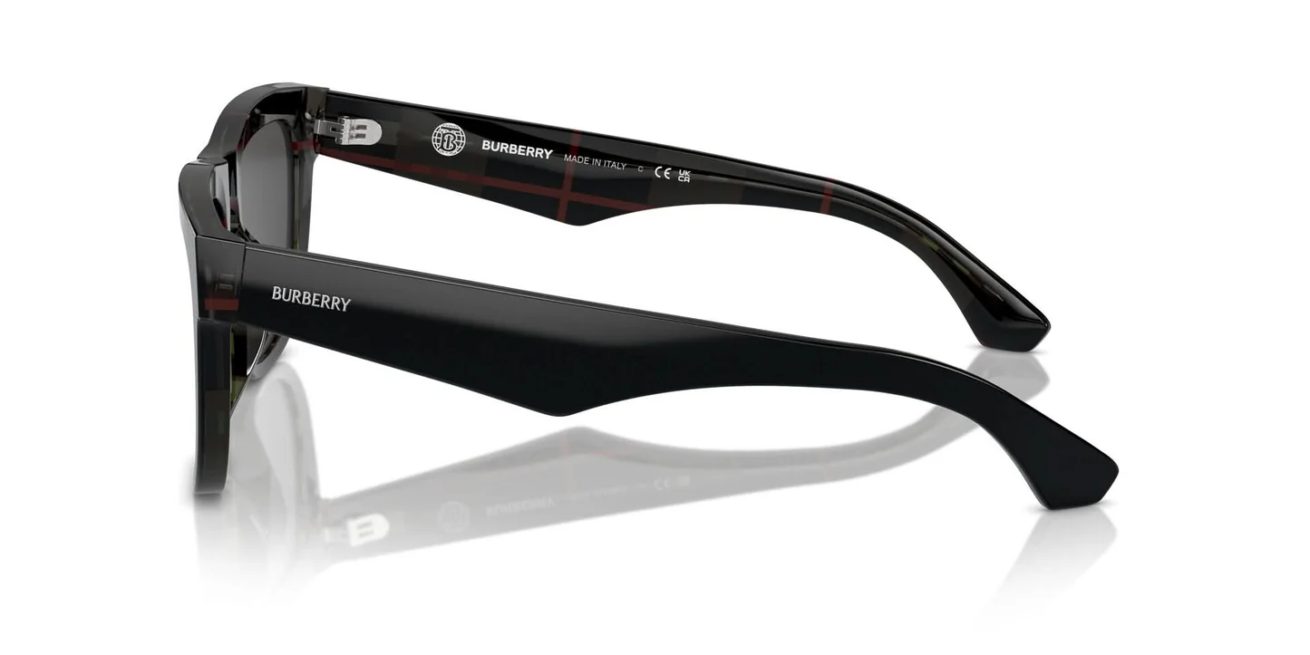 Burberry Square sunglasses in Black Top On Vintage Checkered Pattern